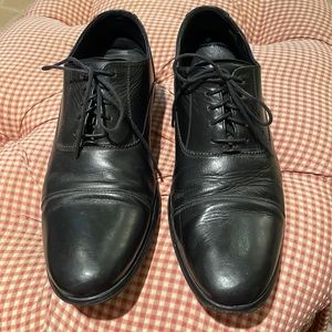 Vintage Cole Haan classic cap toe leather lace up oxfords, beautifully aged Sz11